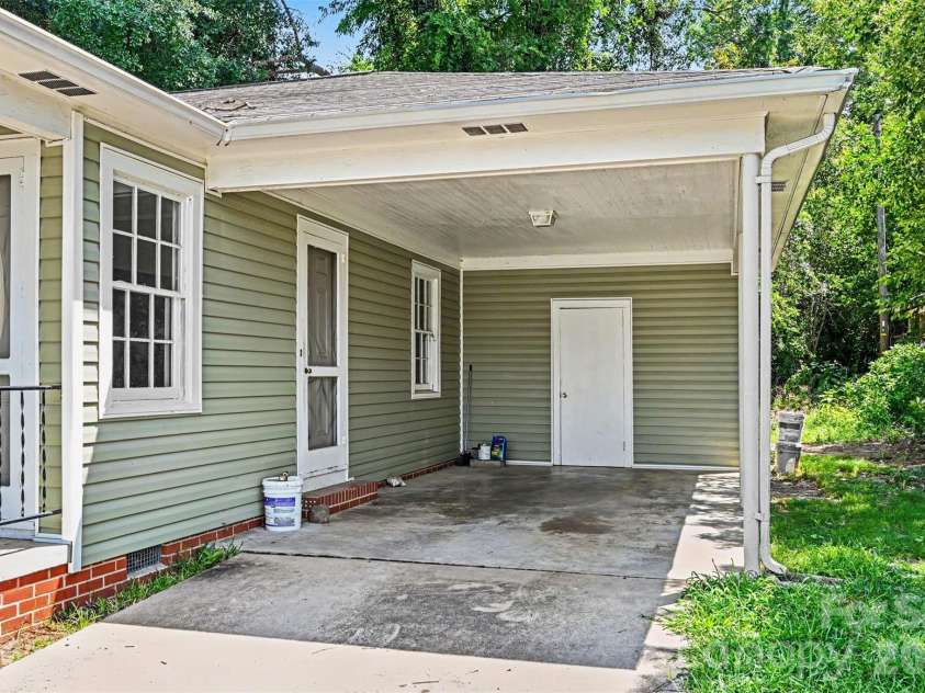 303 White Street, Lancaster, SC 29720.  MLS# CAR4379773, YatesRealty ID 20554. 