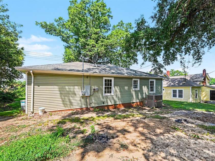 303 White Street, Lancaster, SC 29720.  MLS# CAR4379773, YatesRealty ID 20554. 