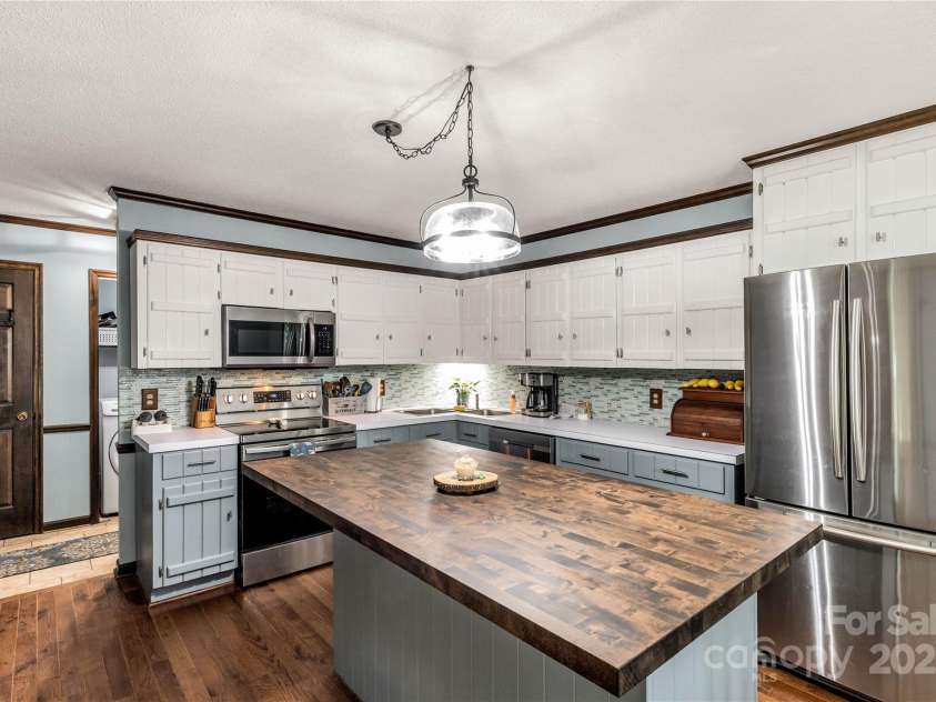 3547 Willowood Pond Drive, Rock Hill, SC 29730.  MLS# CAR4270729, YatesRealty ID 20555. Island great for prep work