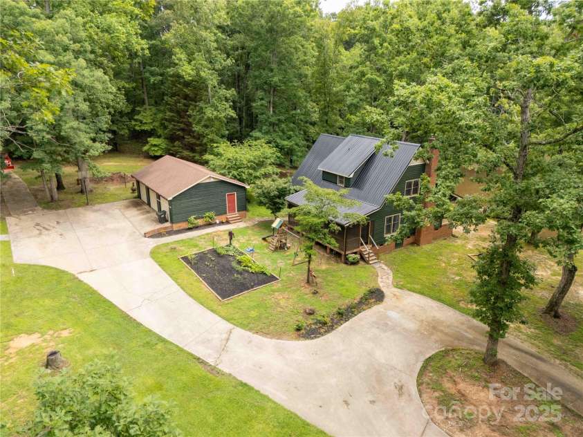 3547 Willowood Pond Drive, Rock Hill, SC 29730.  MLS# CAR4270729, YatesRealty ID 20555. Plenty of room for parking