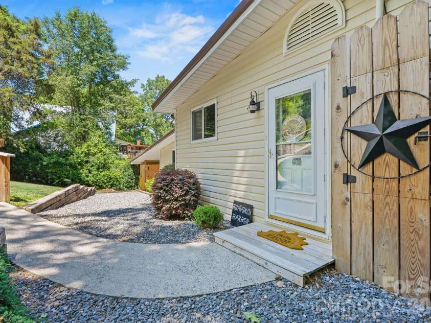 6566 Harbor Lane, Conover, NC 28613.  MLS# CAR4373254, YatesRealty ID 20555. 