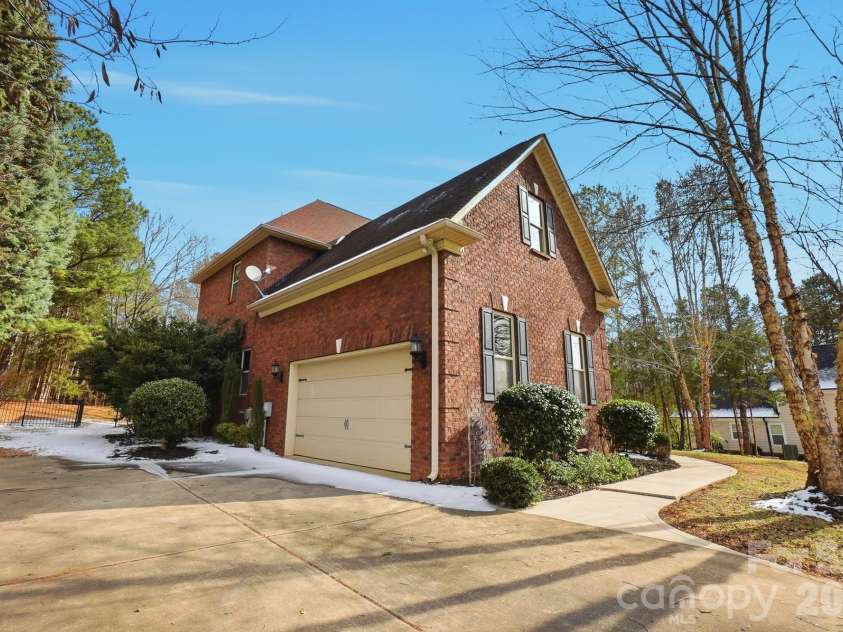 160 Arrow Point Lane, Davidson, NC 28036.  MLS# CAR4337144, YatesRealty ID 20556. 