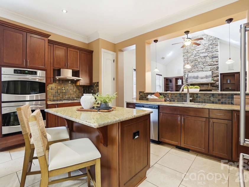 160 Arrow Point Lane, Davidson, NC 28036.  MLS# CAR4337144, YatesRealty ID 20556. 
