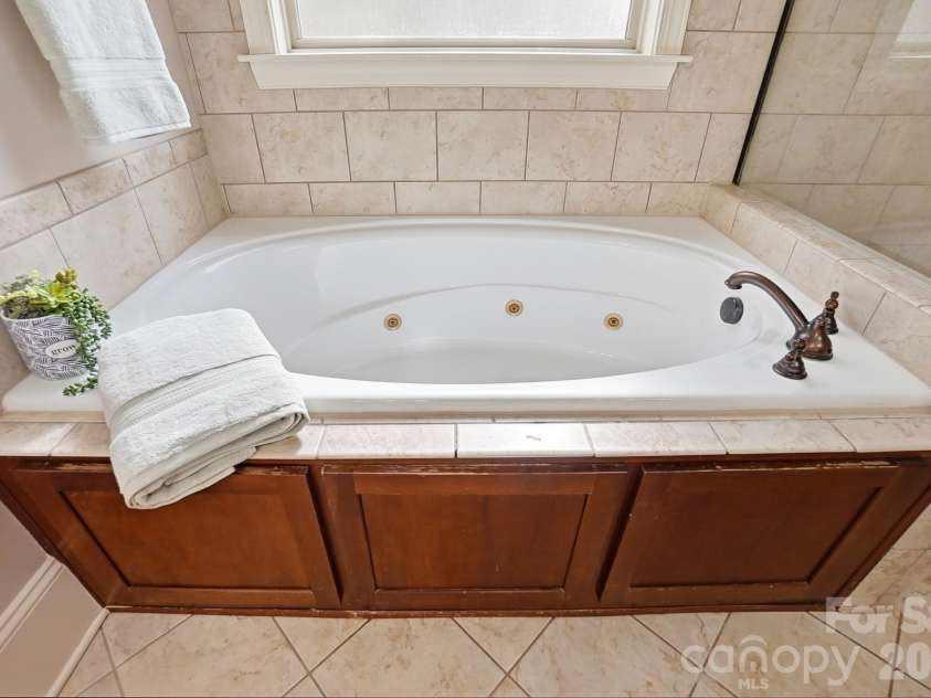 160 Arrow Point Lane, Davidson, NC 28036.  MLS# CAR4337144, YatesRealty ID 20556. 