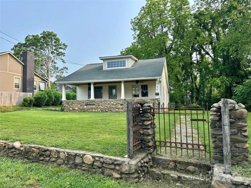 540 Fairview Road, Asheville, NC 28803.  MLS# CAR4267367, YatesRealty ID 20556. 