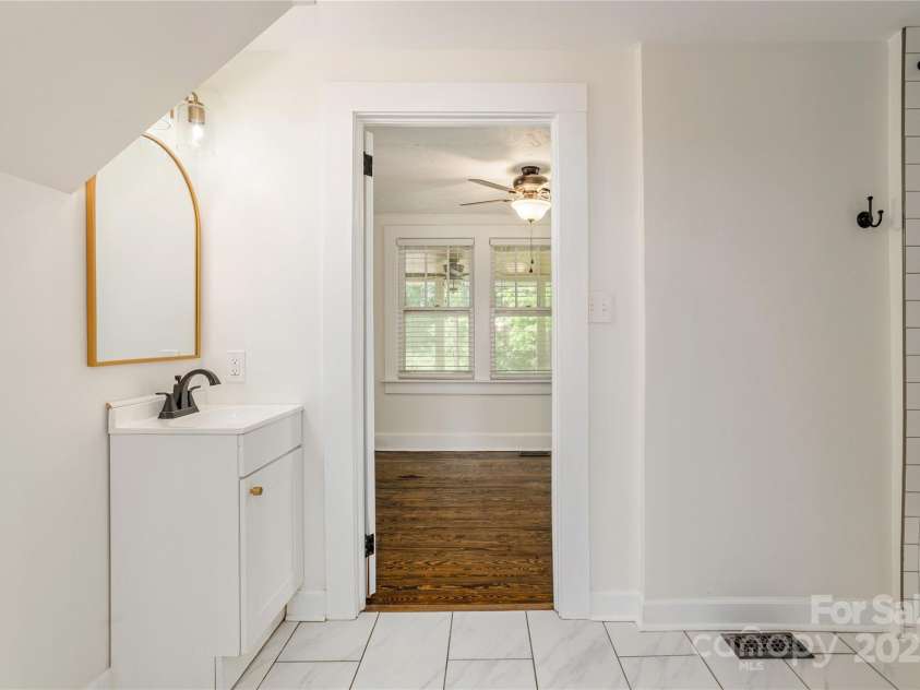 540 Fairview Road, Asheville, NC 28803.  MLS# CAR4267367, YatesRealty ID 20556. 