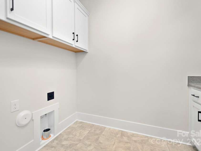 2304 Catalina Avenue, Charlotte, NC 28206.  MLS# CAR4195790, YatesRealty ID 20557. 