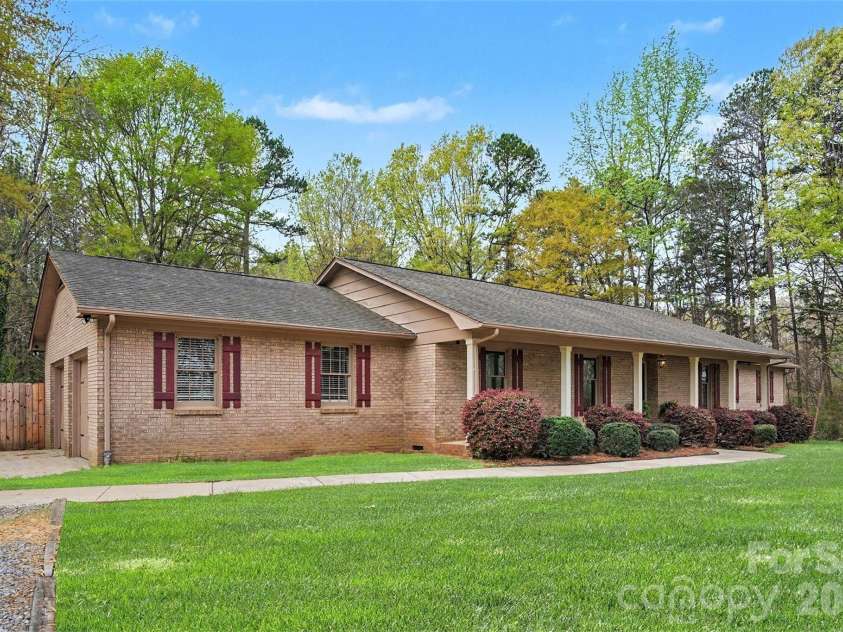 4027 Oakdale Road, Charlotte, NC 28216.  MLS# CAR4364456, YatesRealty ID 20558. Custom full brick ranch