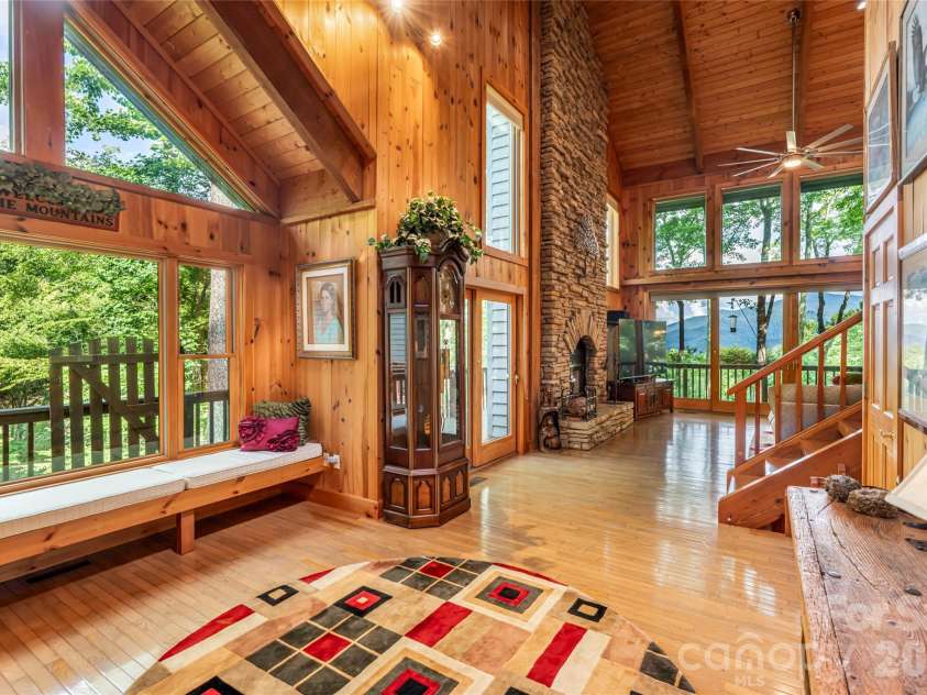 163 Tweetys Knoll, Burnsville, NC 28714.  MLS# CAR4281512, YatesRealty ID 2056. 