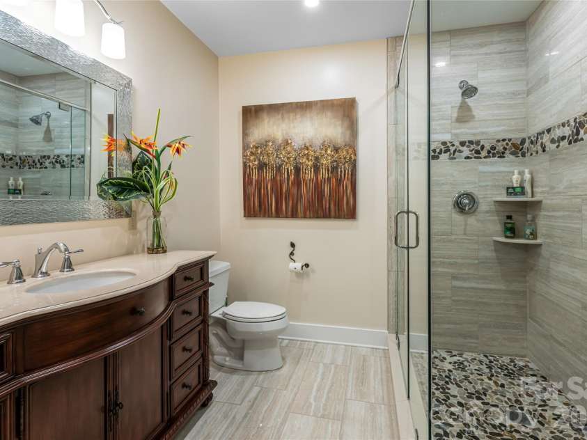 163 Tweetys Knoll, Burnsville, NC 28714.  MLS# CAR4281512, YatesRealty ID 2056. Guest house full bath