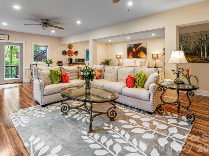 163 Tweetys Knoll, Burnsville, NC 28714.  MLS# CAR4281512, YatesRealty ID 2056. Guest house living is bright, open and spacious