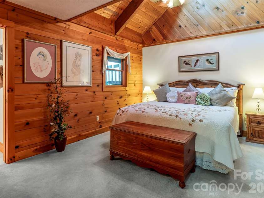 163 Tweetys Knoll, Burnsville, NC 28714.  MLS# CAR4281512, YatesRealty ID 2056. Main level ensuite bedroom 