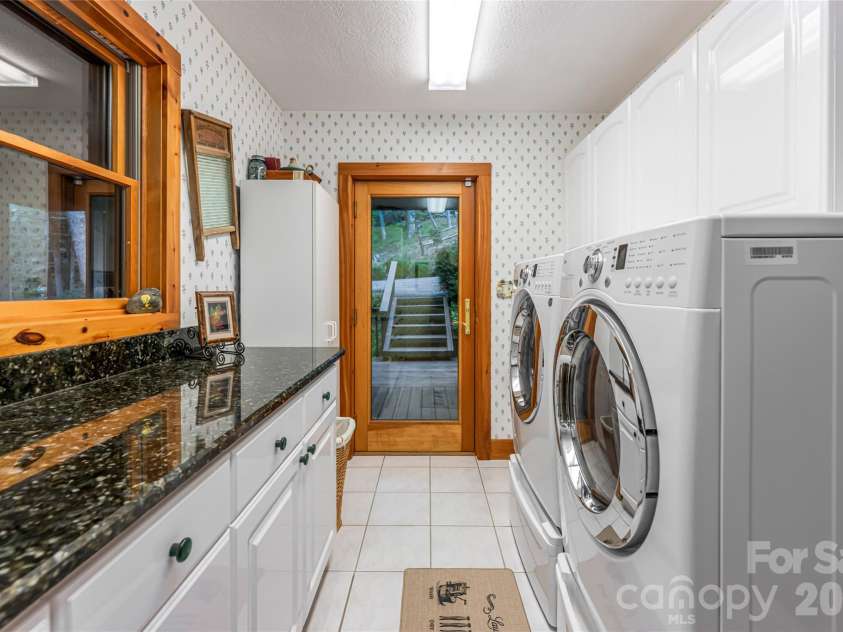 163 Tweetys Knoll, Burnsville, NC 28714.  MLS# CAR4281512, YatesRealty ID 2056. Main level laundry room