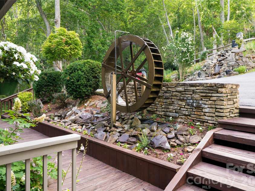 163 Tweetys Knoll, Burnsville, NC 28714.  MLS# CAR4281512, YatesRealty ID 2056. Water features