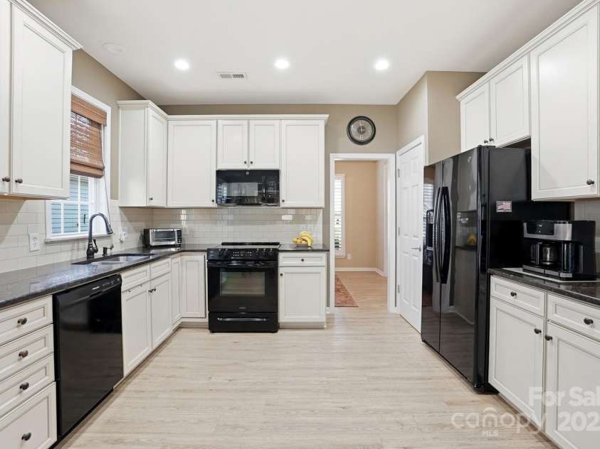 5194 Cressingham Drive, Fort Mill, SC 29707.  MLS# CAR4320905, YatesRealty ID 2056. 