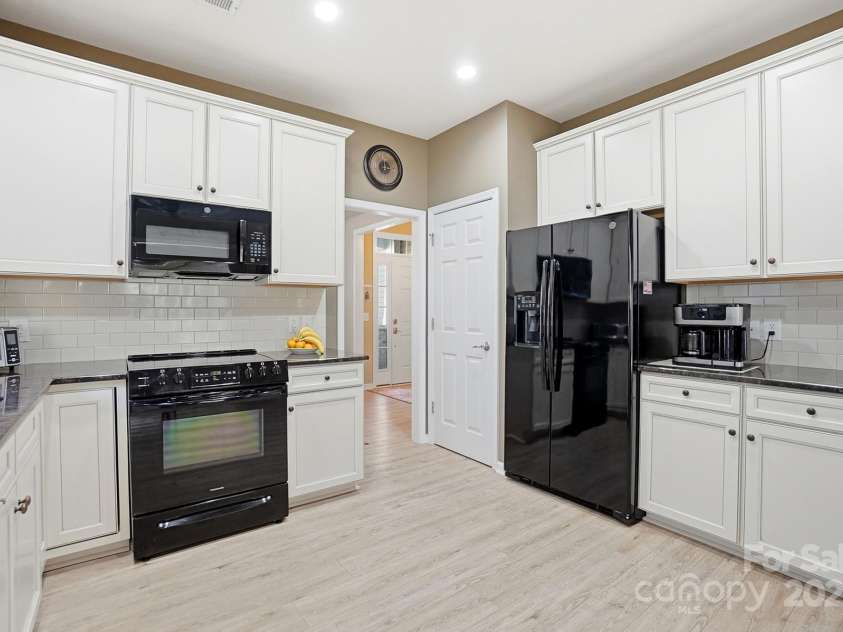 5194 Cressingham Drive, Fort Mill, SC 29707.  MLS# CAR4320905, YatesRealty ID 2056. 