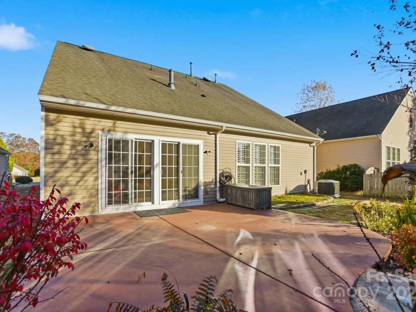5194 Cressingham Drive, Fort Mill, SC 29707.  MLS# CAR4320905, YatesRealty ID 2056. 