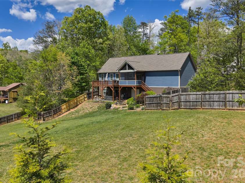4 Oak Mountain Drive, Leicester, NC 28748.  MLS# CAR4372297, YatesRealty ID 20560. 