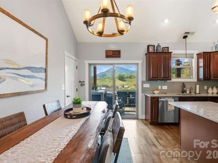 4 Oak Mountain Drive, Leicester, NC 28748.  MLS# CAR4372297, YatesRealty ID 20560. 