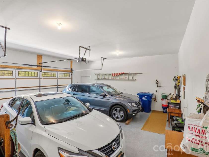 4 Oak Mountain Drive, Leicester, NC 28748.  MLS# CAR4372297, YatesRealty ID 20560. 