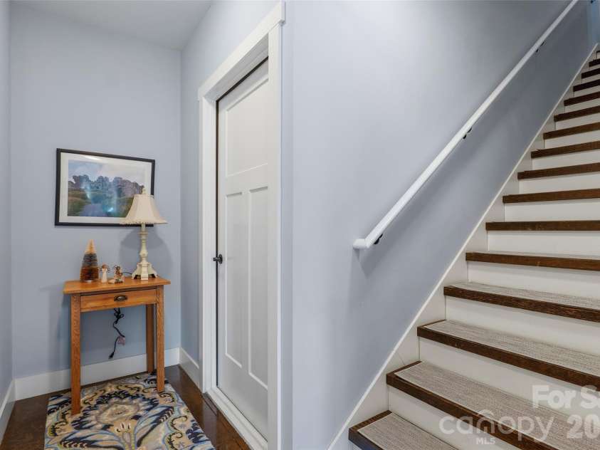 4 Oak Mountain Drive, Leicester, NC 28748.  MLS# CAR4372297, YatesRealty ID 20560. 