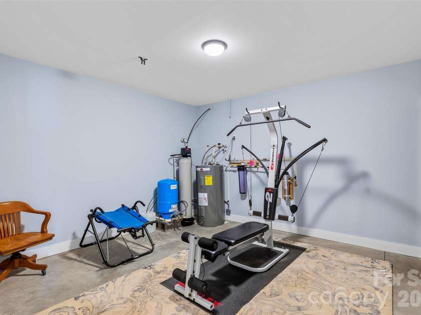 4 Oak Mountain Drive, Leicester, NC 28748.  MLS# CAR4372297, YatesRealty ID 20560. 