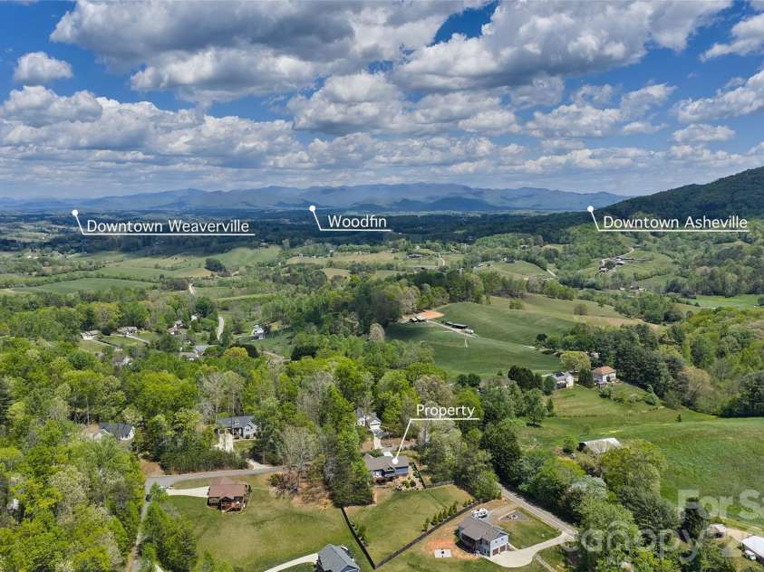 4 Oak Mountain Drive, Leicester, NC 28748.  MLS# CAR4372297, YatesRealty ID 20560. 