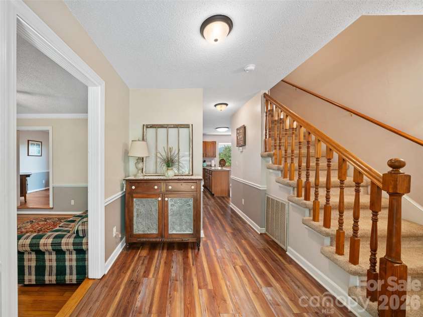 254 Shepard Way, Burnsville, NC 28714.  MLS# CAR4368226, YatesRealty ID 20561. 
