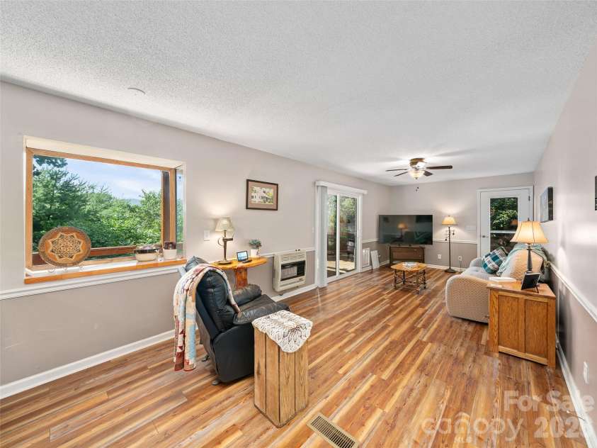 254 Shepard Way, Burnsville, NC 28714.  MLS# CAR4368226, YatesRealty ID 20561. 
