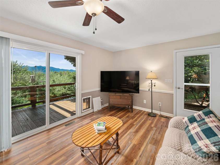 254 Shepard Way, Burnsville, NC 28714.  MLS# CAR4368226, YatesRealty ID 20561. 