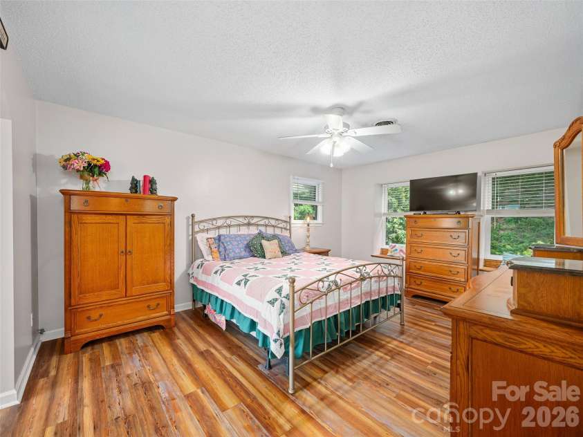 254 Shepard Way, Burnsville, NC 28714.  MLS# CAR4368226, YatesRealty ID 20561. 