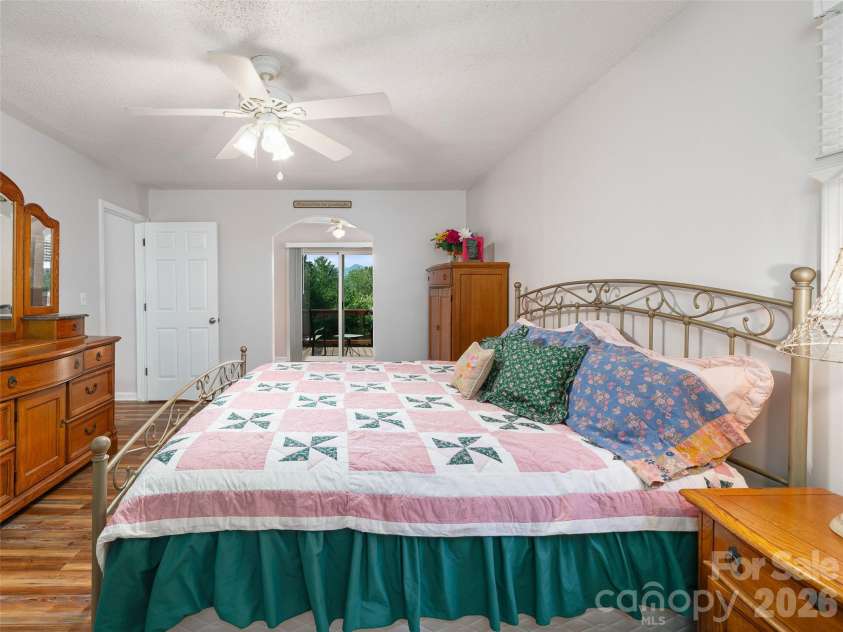 254 Shepard Way, Burnsville, NC 28714.  MLS# CAR4368226, YatesRealty ID 20561. 