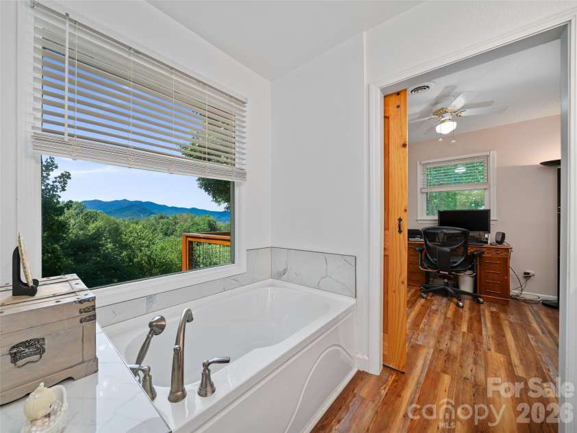 254 Shepard Way, Burnsville, NC 28714.  MLS# CAR4368226, YatesRealty ID 20561. 