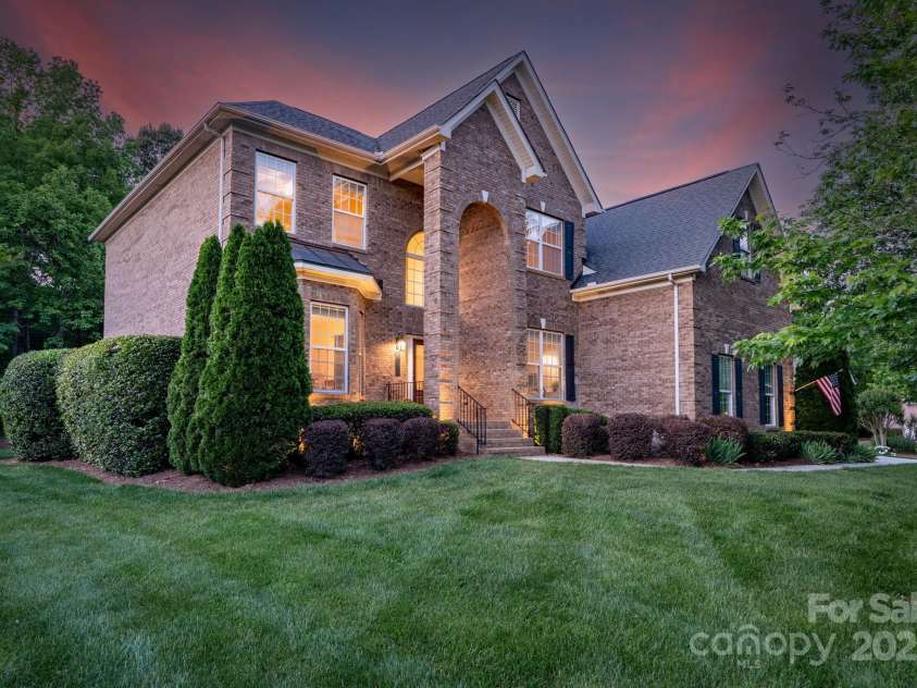 3017 Chisholm Court, Waxhaw, NC 28173.  MLS# CAR4234747, YatesRealty ID 20561. Beautifully landscaped lush property with Rachio irrigation system, surrounded by mature trees
