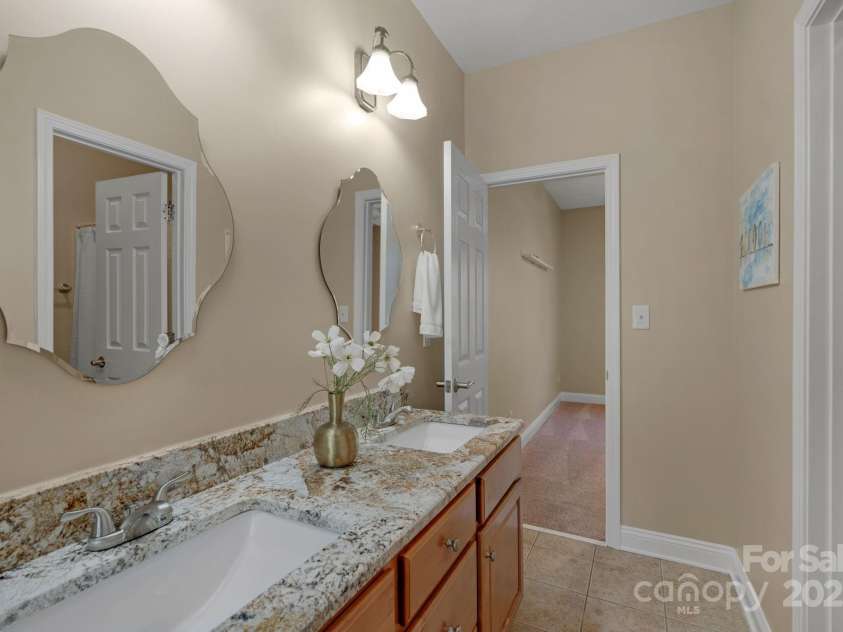 3017 Chisholm Court, Waxhaw, NC 28173.  MLS# CAR4234747, YatesRealty ID 20561. Jack and Jill bath with dual vanities provides ample storage and counterspace!