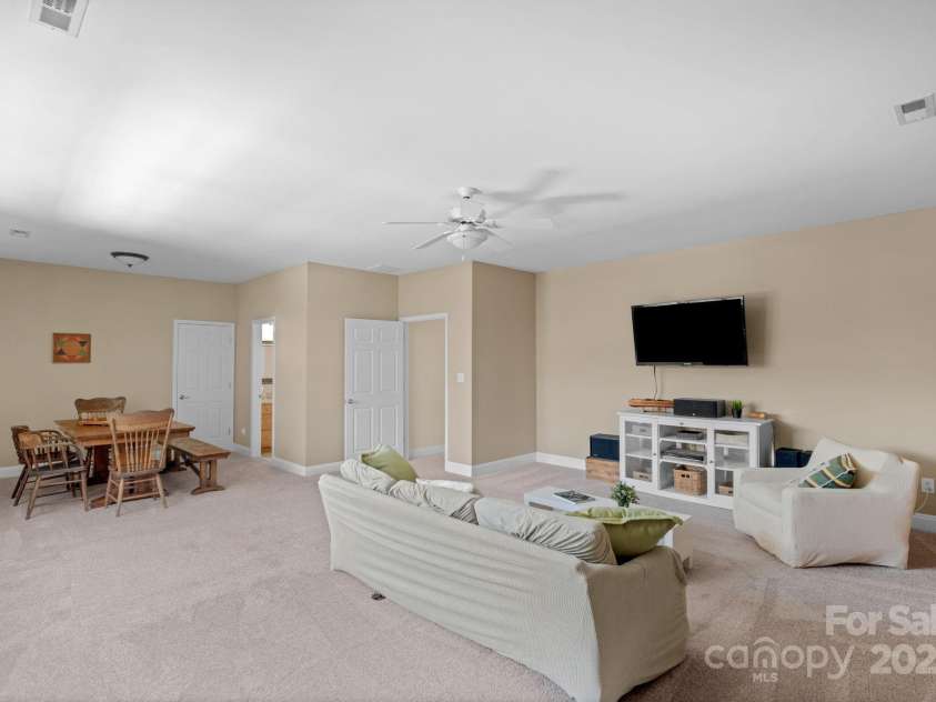 3017 Chisholm Court, Waxhaw, NC 28173.  MLS# CAR4234747, YatesRealty ID 20561. Spacious bonus room on the upper level with access to a full bath-perfect for guests, entertaining, relaxing, or creating your dream space.