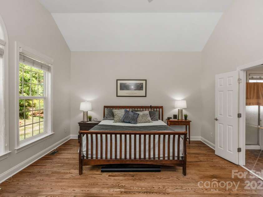 3017 Chisholm Court, Waxhaw, NC 28173.  MLS# CAR4234747, YatesRealty ID 20561. Spacious main-floor primary retreat with dramatic vaulted ceilings and expansive windows offering serene views and abundant sunlight.
