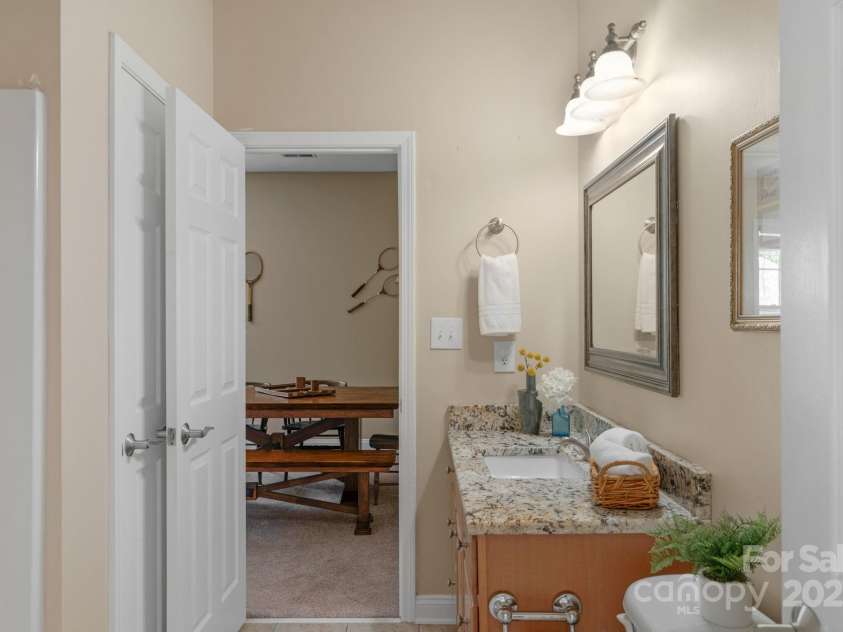 3017 Chisholm Court, Waxhaw, NC 28173.  MLS# CAR4234747, YatesRealty ID 20561. Upper level full bath- access from the bonus space or secondary bedroom