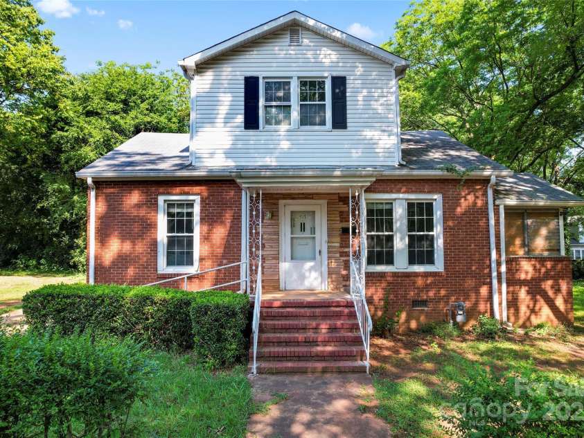 317 Campus Street, Charlotte, NC 28216.  MLS# CAR4270154, YatesRealty ID 20564. 
