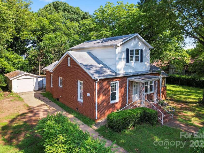 317 Campus Street, Charlotte, NC 28216.  MLS# CAR4270154, YatesRealty ID 20564. 