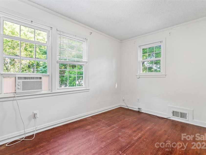 317 Campus Street, Charlotte, NC 28216.  MLS# CAR4270154, YatesRealty ID 20564. Bedroom 4