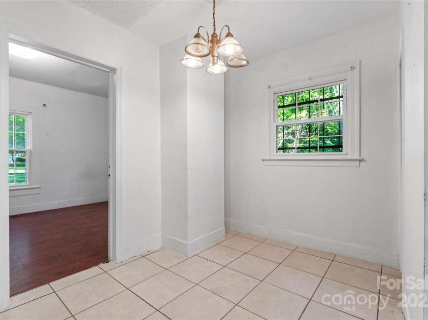 317 Campus Street, Charlotte, NC 28216.  MLS# CAR4270154, YatesRealty ID 20564. Dining Area