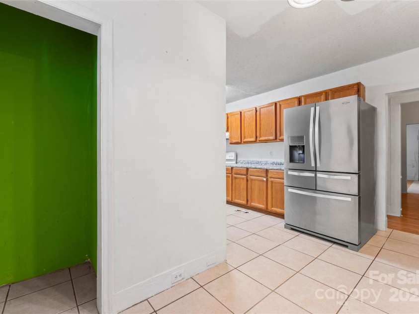 317 Campus Street, Charlotte, NC 28216.  MLS# CAR4270154, YatesRealty ID 20564. Dining Area