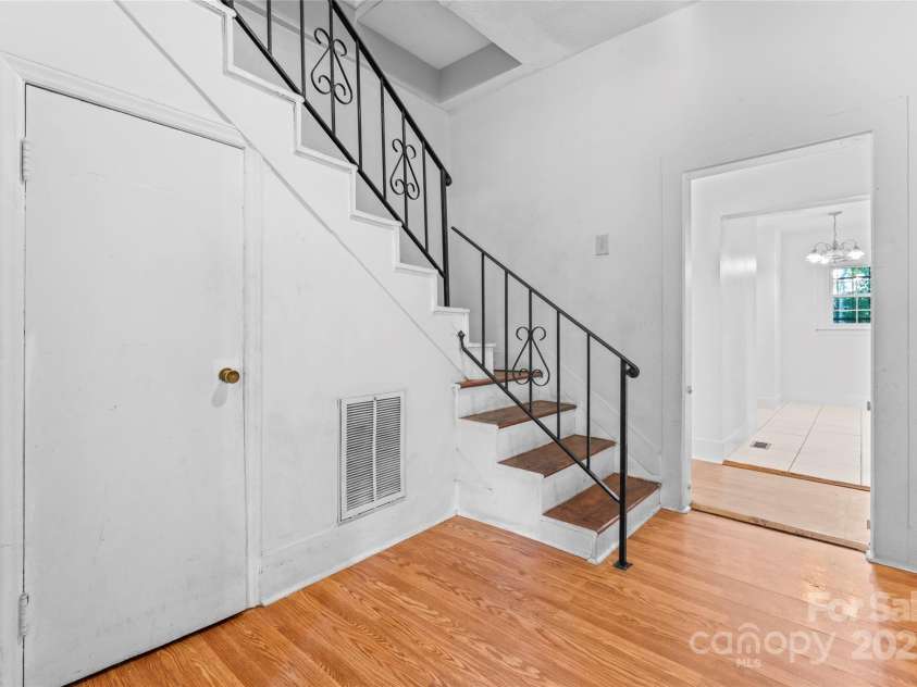 317 Campus Street, Charlotte, NC 28216.  MLS# CAR4270154, YatesRealty ID 20564. Hall and stairs