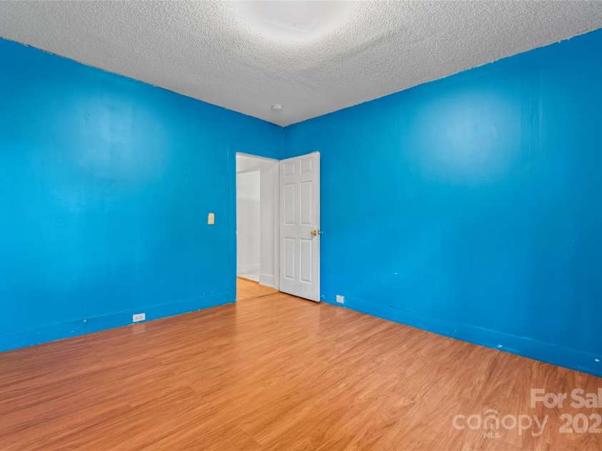 317 Campus Street, Charlotte, NC 28216.  MLS# CAR4329279, YatesRealty ID 20564. Bedroom 2