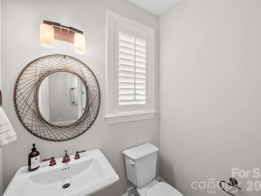 8624 Robbins Crescent Drive, Cornelius, NC 28031.  MLS# CAR4410622, YatesRealty ID 20564. First floor half bath