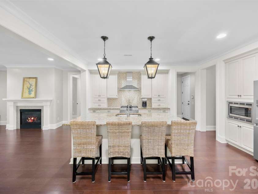 8624 Robbins Crescent Drive, Cornelius, NC 28031.  MLS# CAR4410622, YatesRealty ID 20564. Kitchen open to family and dinning