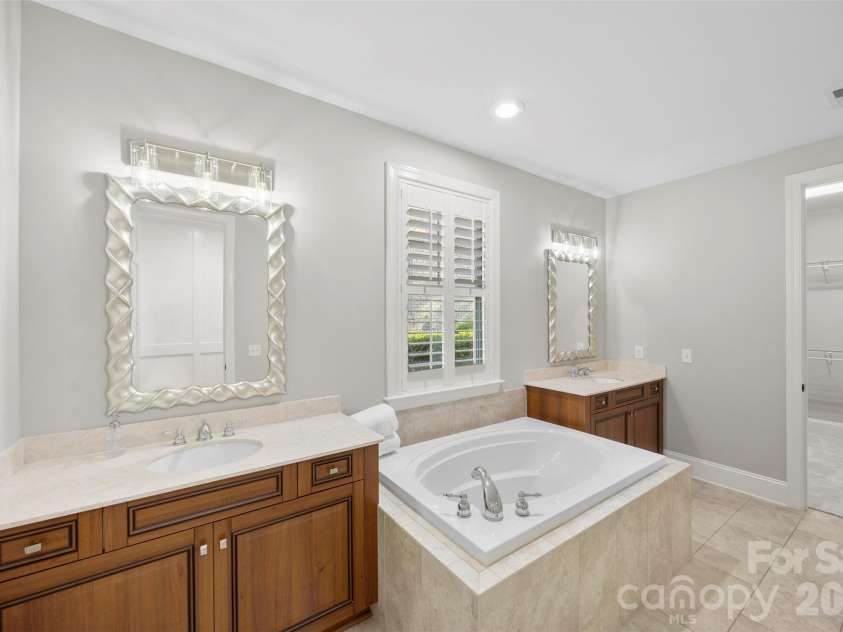 8624 Robbins Crescent Drive, Cornelius, NC 28031.  MLS# CAR4410622, YatesRealty ID 20564. Primary Bathroom