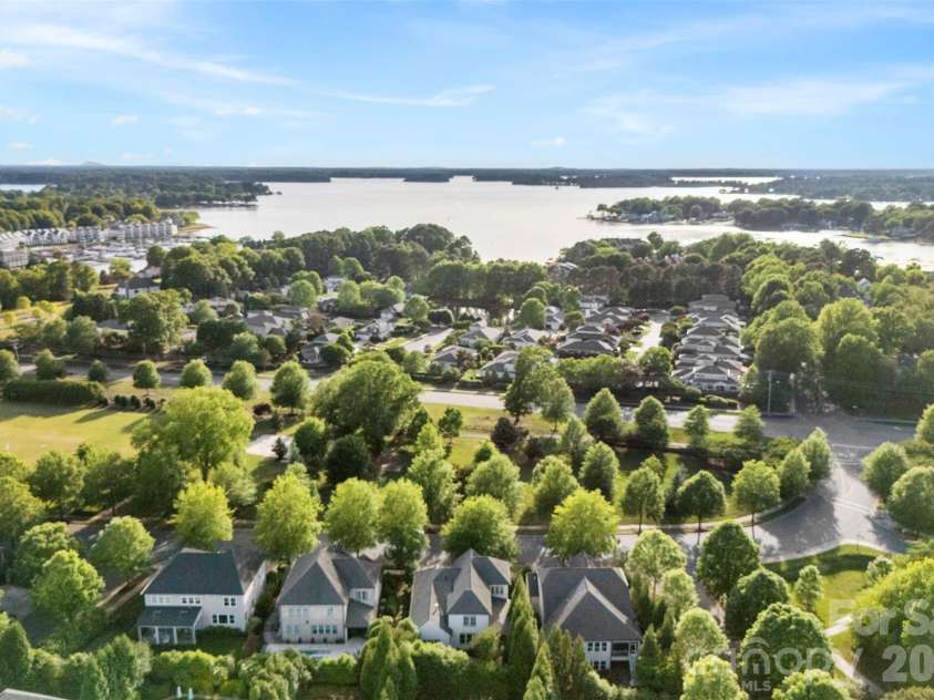 8624 Robbins Crescent Drive, Cornelius, NC 28031.  MLS# CAR4410622, YatesRealty ID 20564. Virtually Staged