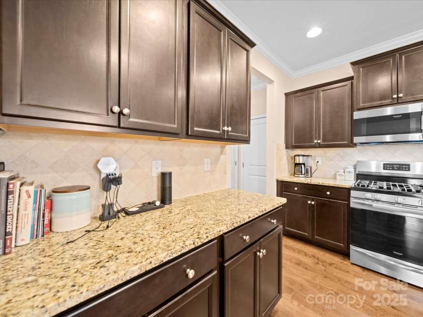 5062 Gribble Lane, Lancaster, SC 29720.  MLS# CAR4258008, YatesRealty ID 20565. Butler's Pantry